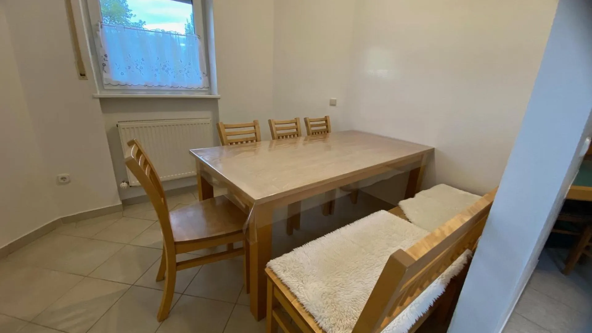 Monteurwohnung , 4 Schlafzimmer, 130Qm, Balkon, Einzige Wohneinheit Im Haus, Parkplatz Pocking  0*, Pocking (Passau) Γερμανία