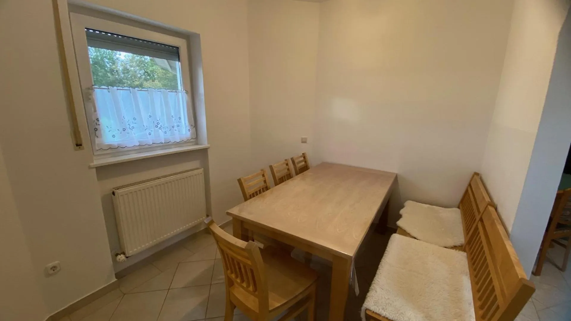 Monteurwohnung , 4 Schlafzimmer, 130Qm, Balkon, Einzige Wohneinheit Im Haus, Parkplatz Pocking